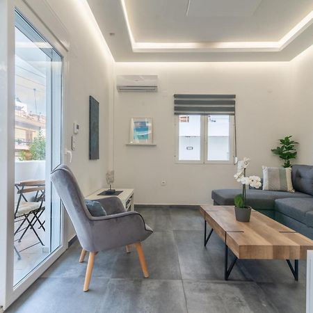 Misty Grey Apartment Near City Centre Ираклион Экстерьер фото