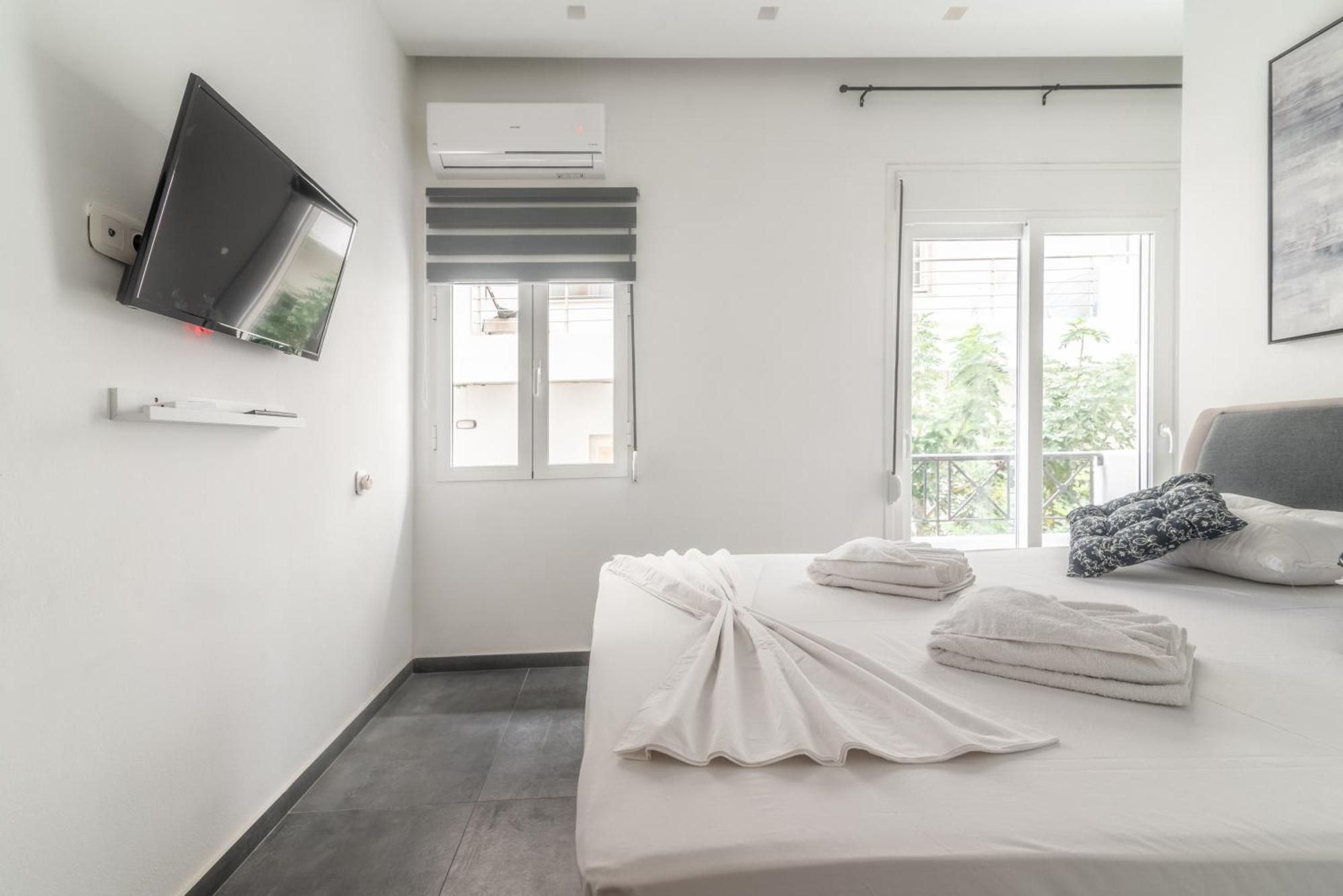 Misty Grey Apartment Near City Centre Ираклион Экстерьер фото
