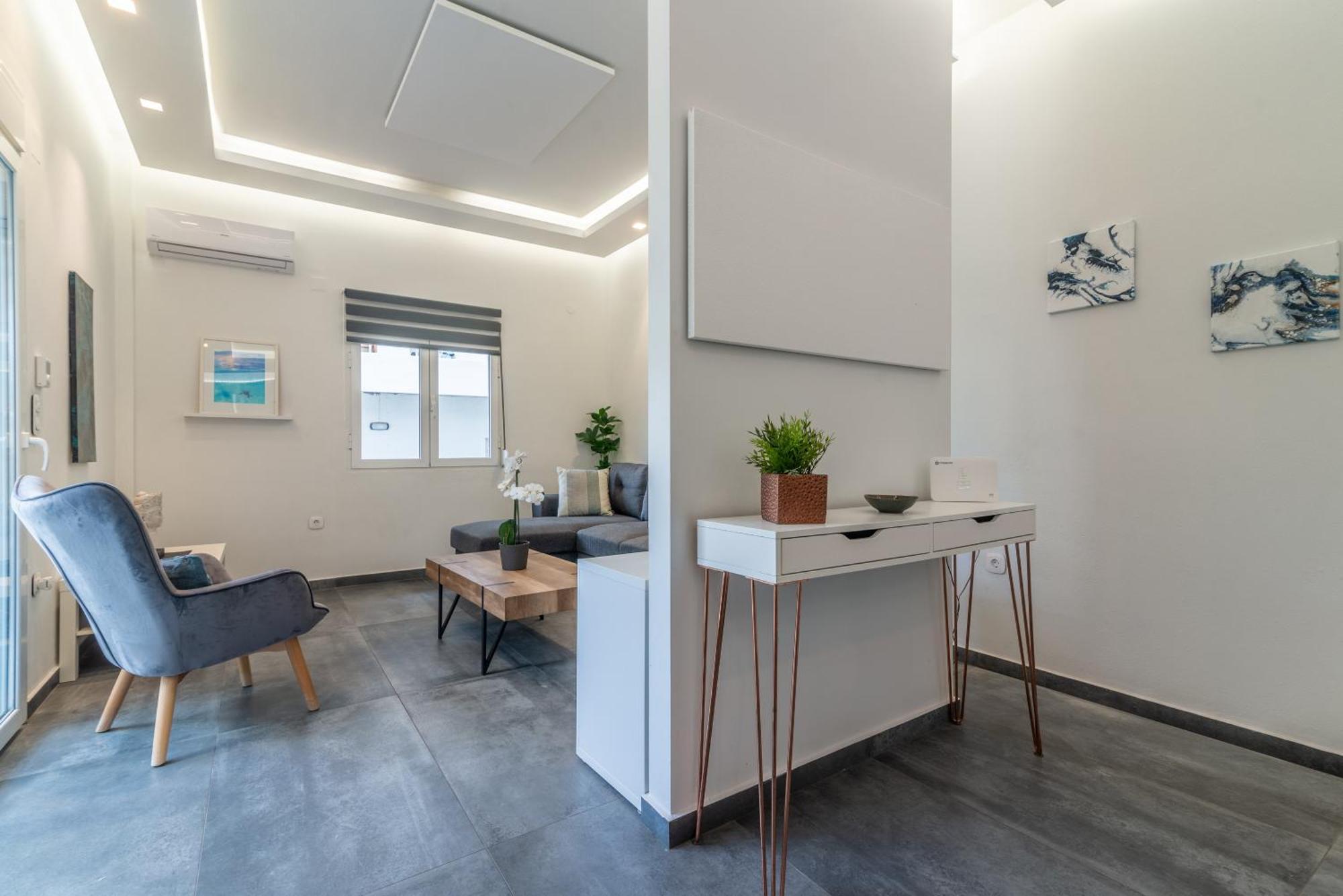 Misty Grey Apartment Near City Centre Ираклион Экстерьер фото