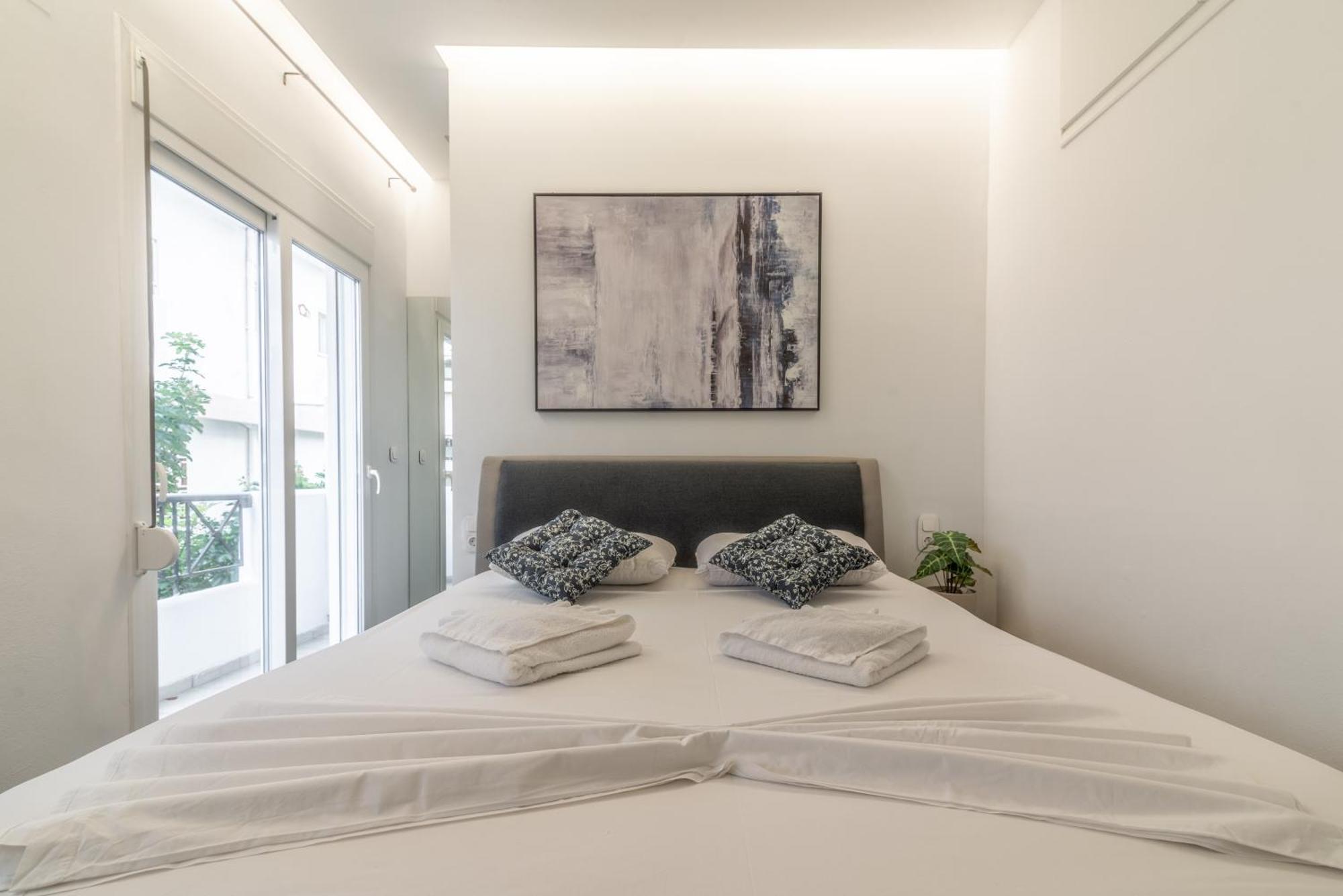 Misty Grey Apartment Near City Centre Ираклион Экстерьер фото