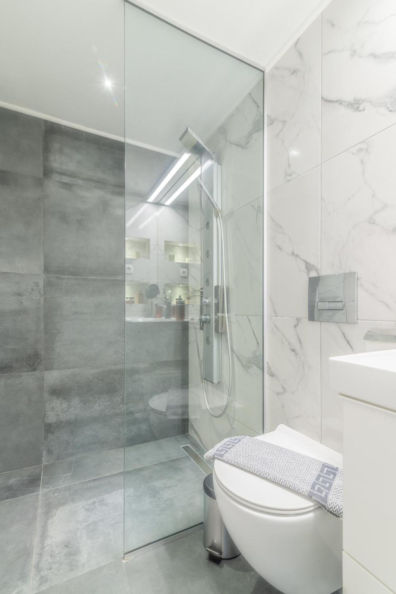 Misty Grey Apartment Near City Centre Ираклион Экстерьер фото